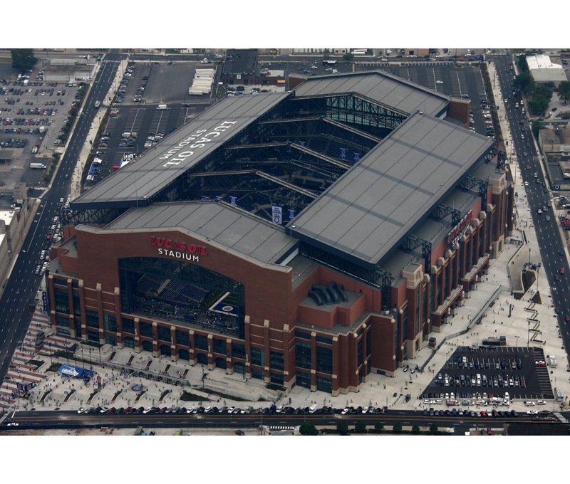 Lucas Oil Stadium, H 12 po x l 18 po