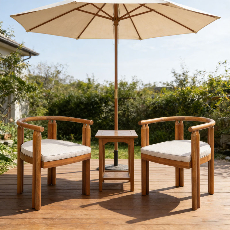 Chaise en bois avec accoudoirs