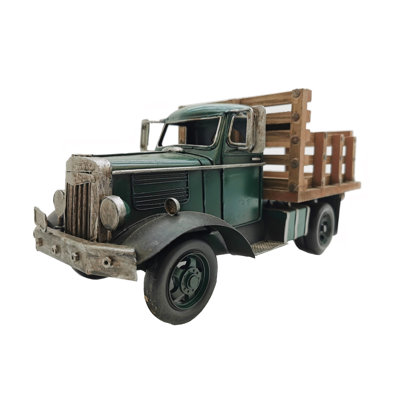 Sculpture de camion vert en métal