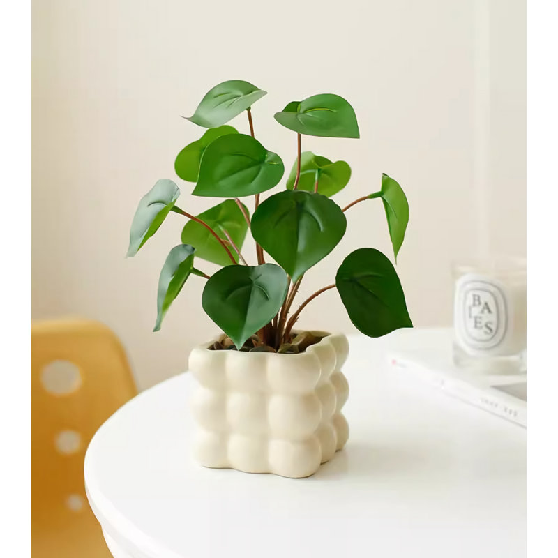 Simulation de petite plante d'intérieur en pot