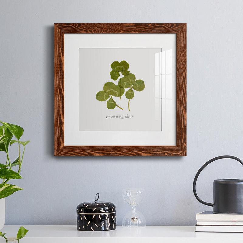 «Pressed Clover II», reproduction encadrée de qualité supérieure - prête à être accrochée, H 17 po x l 17 po x P 1,5 po