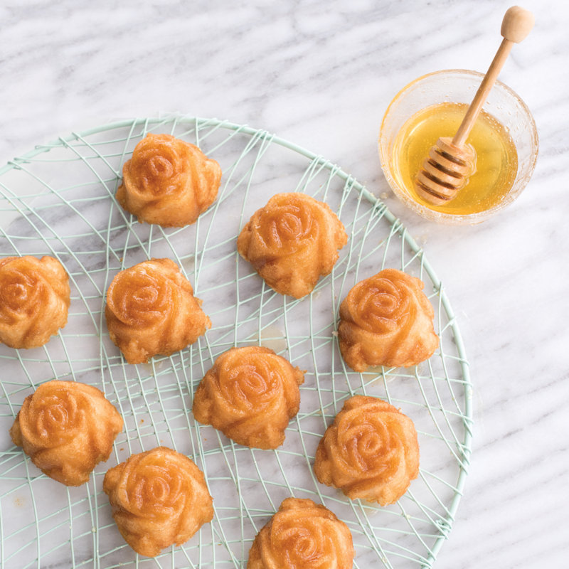 Nordic Ware Non-Stick Round Mini Rose Bud Cake Pan