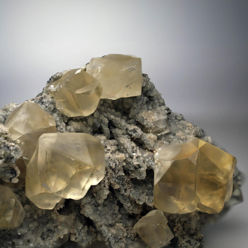 Calcite dorée avec cristaux de Kazan