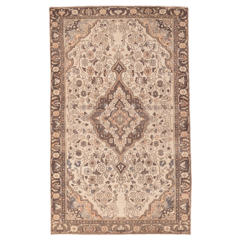 Tapis ivoire Antalya Vintage 4 pi 3 po x 6 pi 10 po