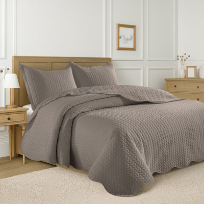 Embossed Quilted Bedspread Set – Ultra Soft Microfiber Coverlet With Pillow Shams, Hotel-Style Bedding For All Beds