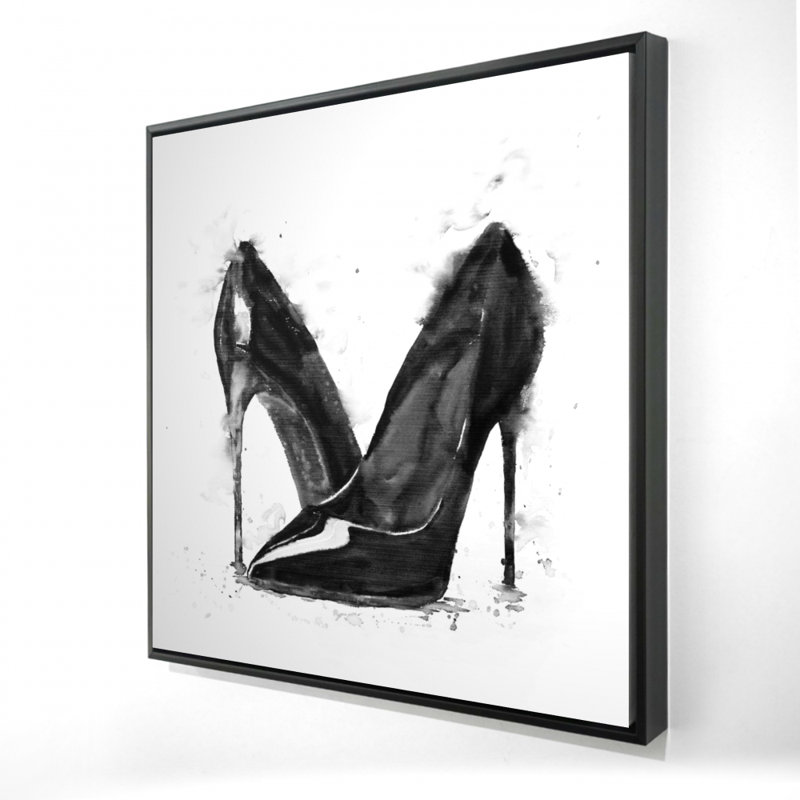 Chaussures noires à talons hauts - Décoration de chambre à coucher élégante
