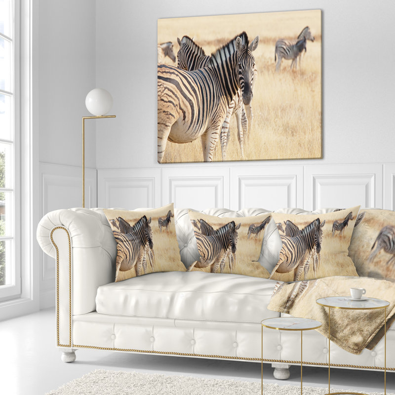 Zèbre à Etosha se promenant dans l'herbe - Coussin imprimé animal, 16 po x 1 po, Coussin décoratif