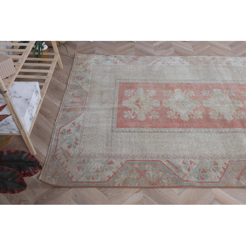 Tapis turc tissé à la main dans des tons pastel doux avec un design unique pour un décor élégant