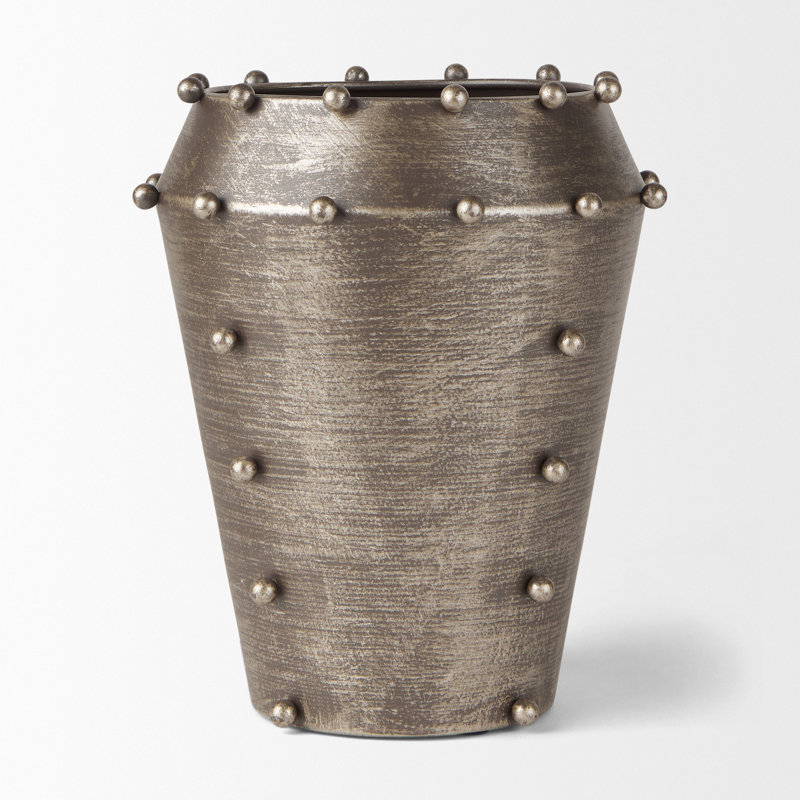 Petit vase en métal champagne avec clous, Argent argent, H 9,06 po x l 7,09 po x P 7,09 po