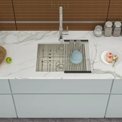 Évier de cuisine encastré en acier inoxydable de 53 cm (21 po) de profondeur et de 23 cm (9 po), cuve unique en acier inoxydable de calibre 16 pour une durabilité et un gain de place optimaux.