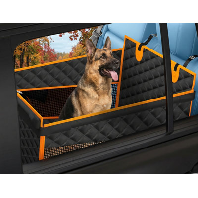 Extension de dossier conçue pour les canines de grande à moyenne taille; fabriqué en tissu Oxford imperméable avec un fond antidérapant; dispose d'un support structurel renforcé et de poches de rangement intégrées; finition noire; compatible avec les voitures, les camions et les VUS.