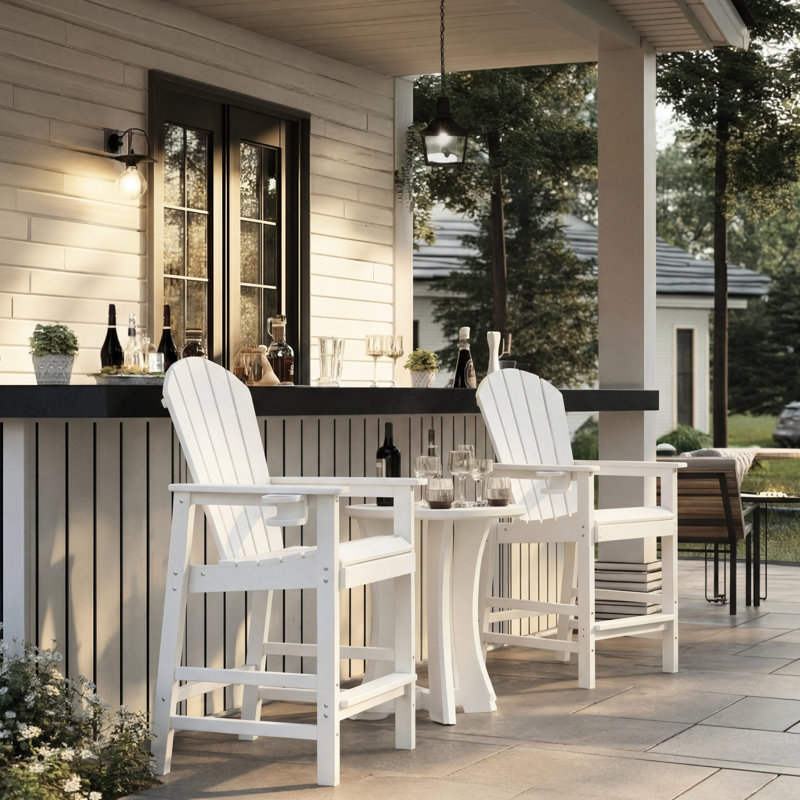 Chaise blanche à hauteur de bar, idéale pour les repas en plein air et les divertissements