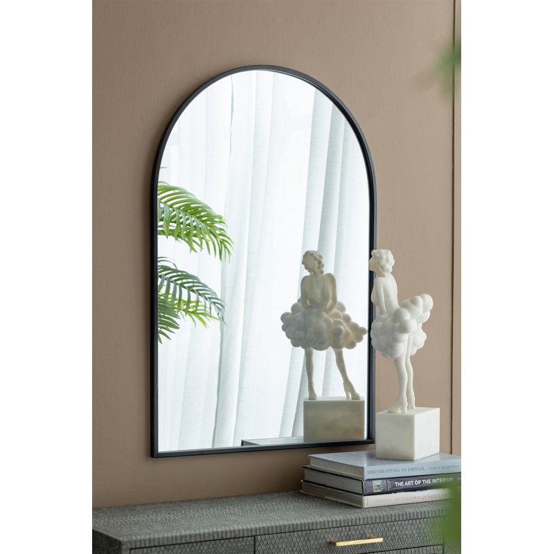 Miroir arqué 24 "x 36" noir avec cadre en métal