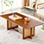 Table basse en bois massif avec subtile table rectangulaire de couleur noyer rehaussée, finition