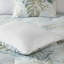 Édredon double bleu avec 6 pièces et coussin décoratif - imprimé tropical pour une chambre sereine côtière, pièce lavable à la machine en coton dans une demeure chaleureuse-116011315
