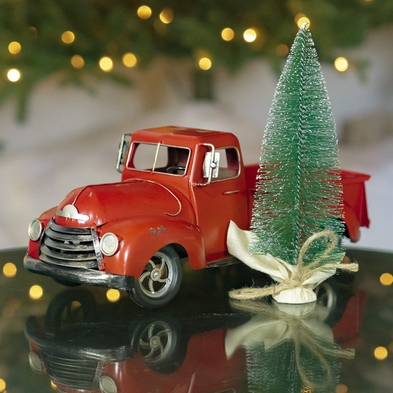 Figurine camionnette avec arbre de Noël