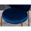 3 tables de salle à manger rondes blanches - une table avec 2 chaises et un revêtement en velours d'hévéa recouvert de velours doux ajoute de la chaleur à l'espace et à la construction
