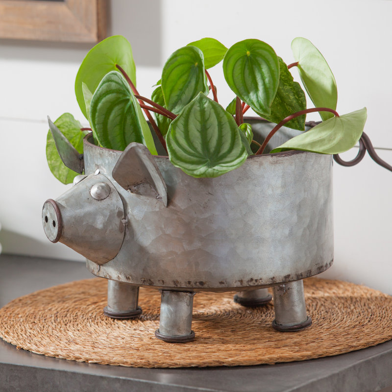 Daxton Metal Statue Planter