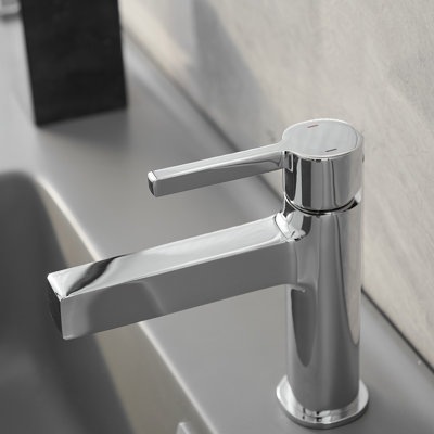 Single-Hole Single-handle Bathroom Faucet with Drain Assembly