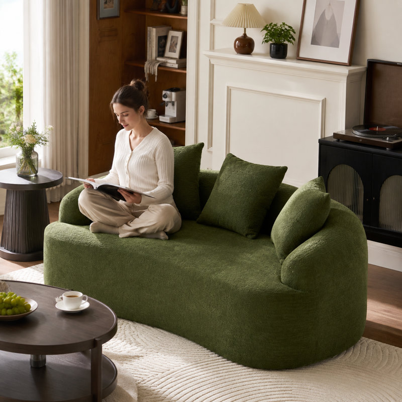 Canapé deux places incurvé moderne, 165 cm de large, chenille vert antique, canapé compressible sans assemblage pour petits espaces, avec 3 coussins