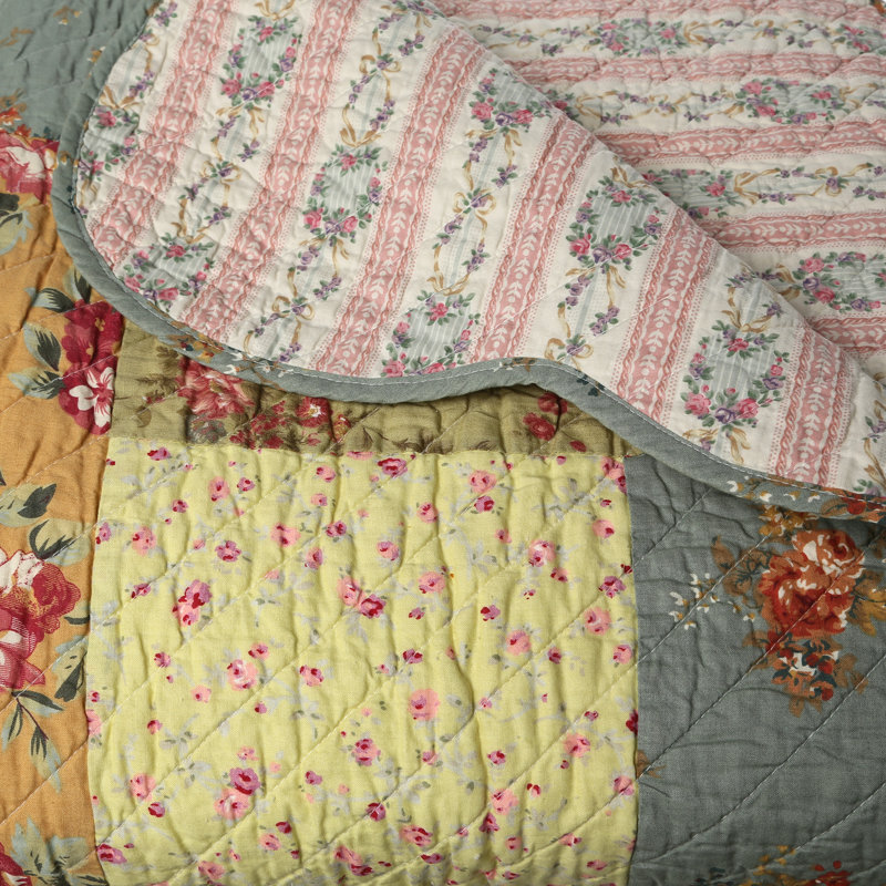 Traditional Cotton Floral Quilt, California King