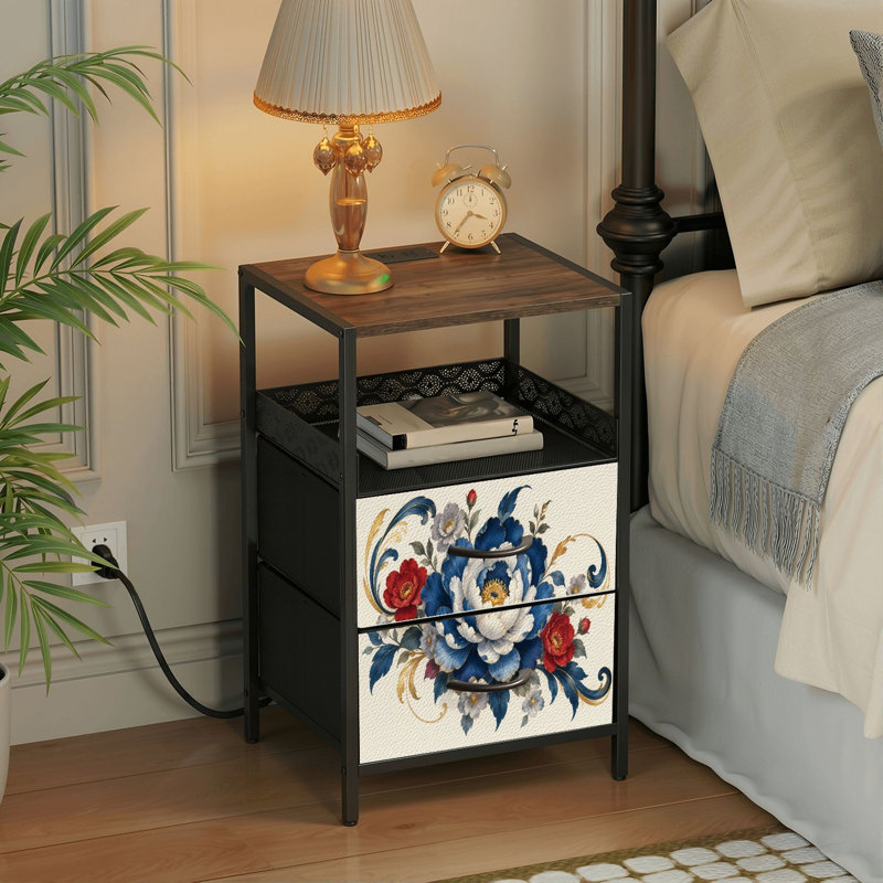 Table de chevet à 2 tiroirs avec station de recharge, ports USB, prises électriques, tablette de rangement ouverte, motif pivoines bleues et rouges, élégance florale, accents dorés. Parfait pour une chambre, un salon, une résidence étudiante ou un petit espace.