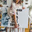 Toile, un design minimaliste se dégage sur un fond blanc immaculé où l'art mural noir audacieux attire l'attention avec l'art mural sur toile-84568311