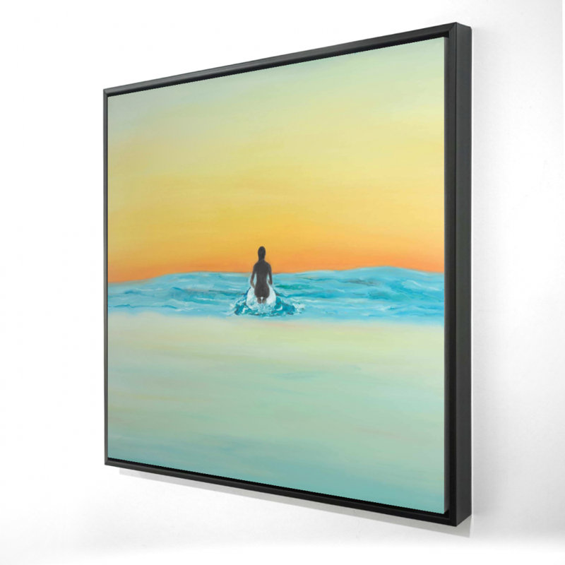 Un surfeur nageant à l'aube - toile encadrée 36 po x 36 po