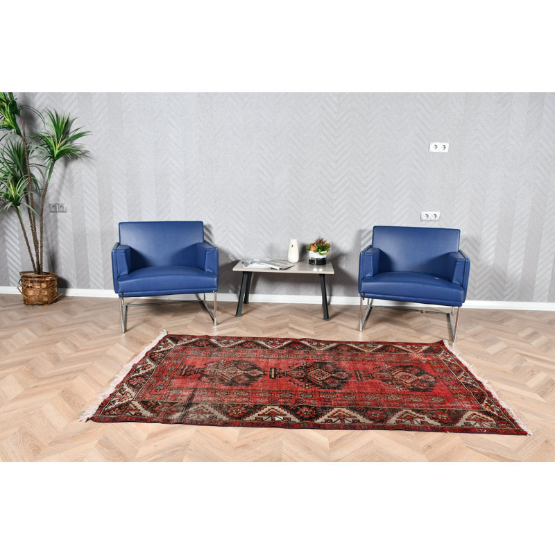 Tapis turc vintage fait à la main avec motif géométrique rouge pour une décoration bohémienne élégante reflétant un art tribal et un design oriental uniques