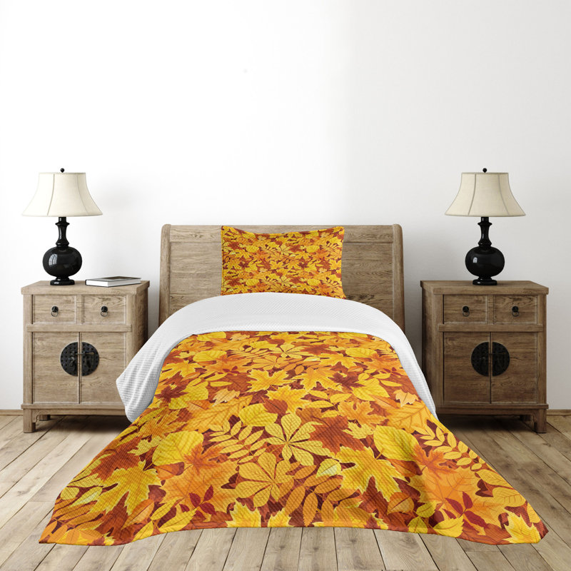 Twin White and Yellow Quilted Bedspread Set