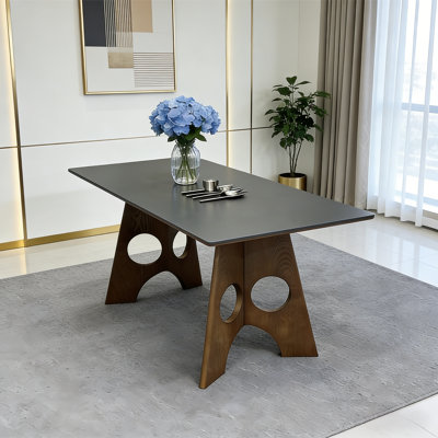Table de salle à manger simple et légère