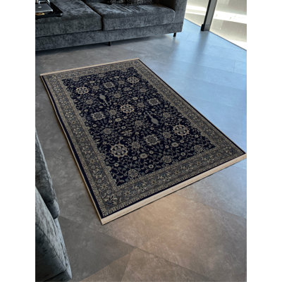 Tapis décoratif noir à motif frangé et motif traditionnel noir