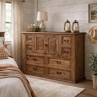 Commode avec étoile sculptée
