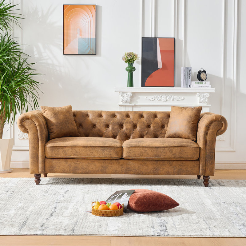 Canapé en tissu Chesterfield de style technique avec accoudoirs roulés, rembourrage en mousse haute densité, support à ressorts et revêtement durable pour le salon, le bureau ou un appartement.