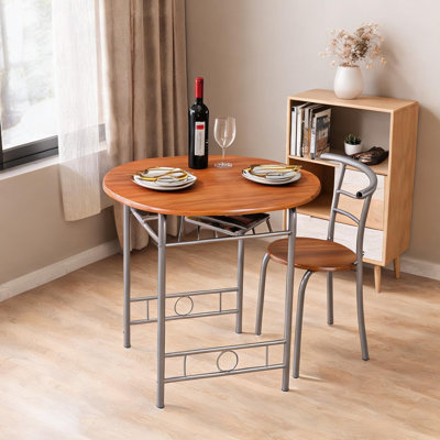 Ensemble de table et de chaises de petit-déjeuner en PVC brun classique, idéal pour les petites cuisines grâce à sa structure en métal et son design compact.