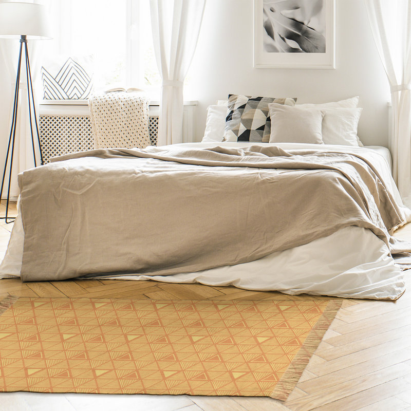 Tapis jaune à motif de triangles dessinés à la main, Non