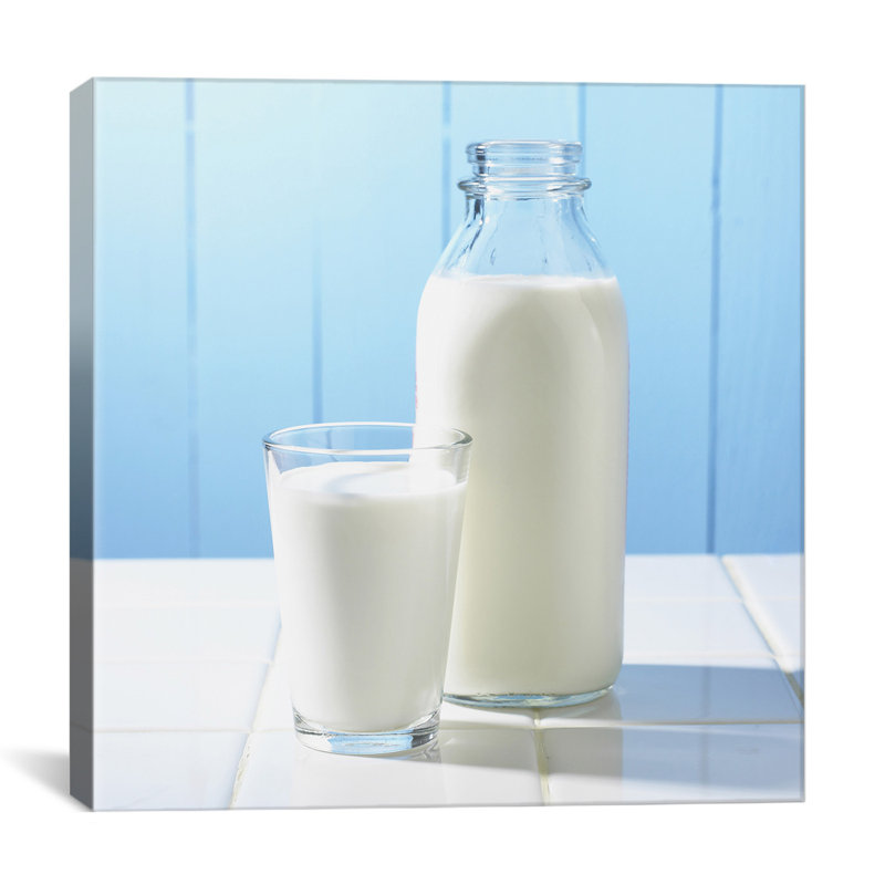 "Food and Cuisine Milk Glass and Bottle on Counter", reproduction de photo sur toile, H 26 po x l 26 po x P 1,5 po