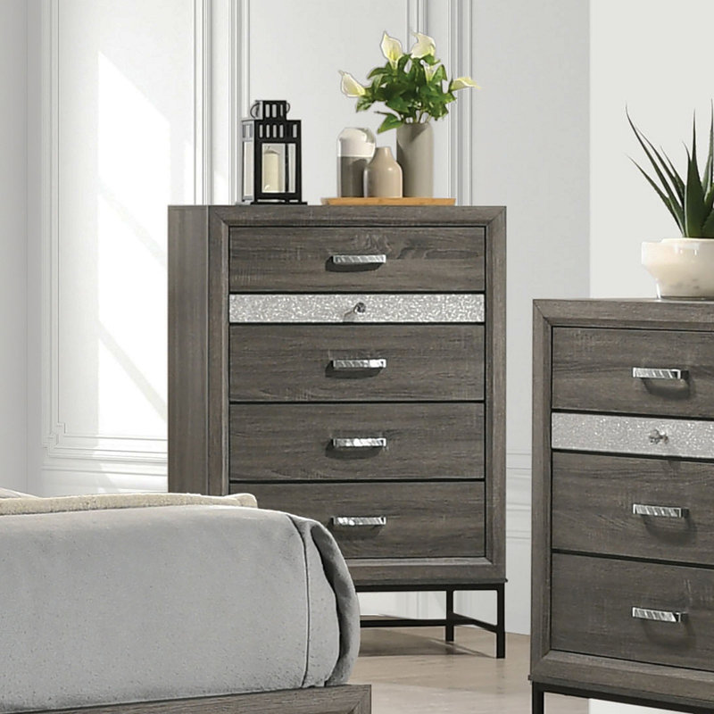 Commode de style contemporain à 4 tiroirs avec pieds en métal et poignées décoratives en acrylique