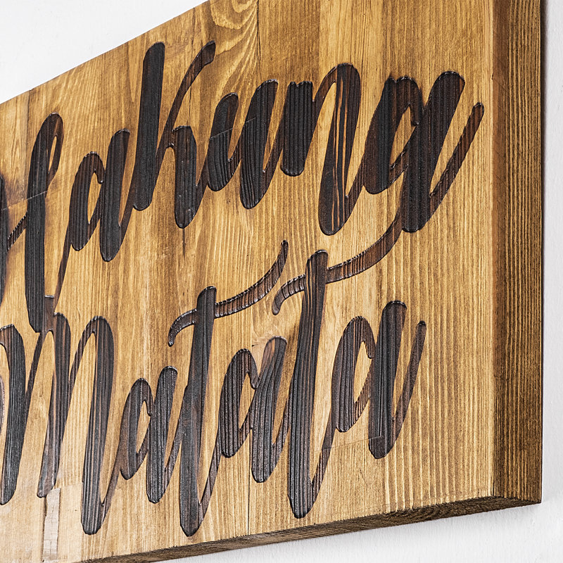 Élégant accessoire mural décoratif en bois, noyer et noir, 11,8 x 1,2 x 22,8 pouces | Fabrication 100% bois véritable, épaisseur: 1,2 po | Variations de couleurs uniques pour un décor de maison élégant