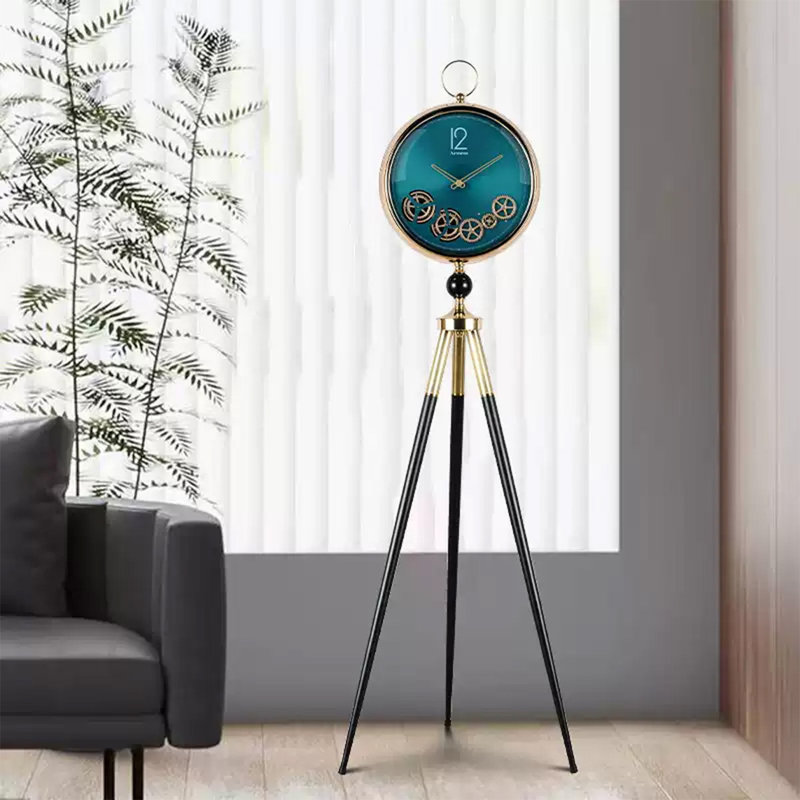 Horloge sur pied moderne et compacte