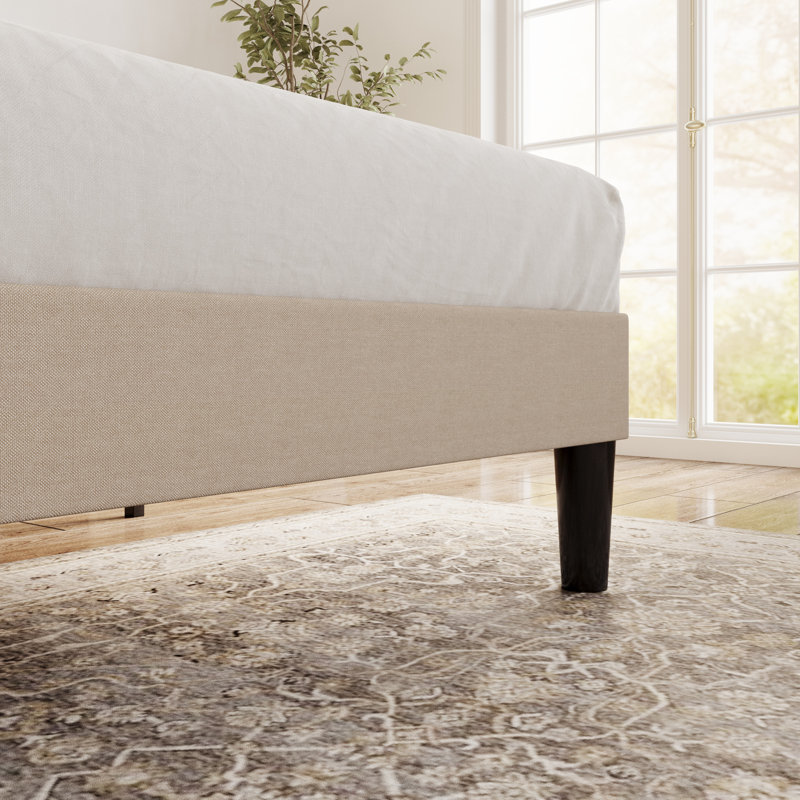Lit plateforme tapissier en velours avec tête de lit à oreilles et lattes en bois Candler, Double, Beige