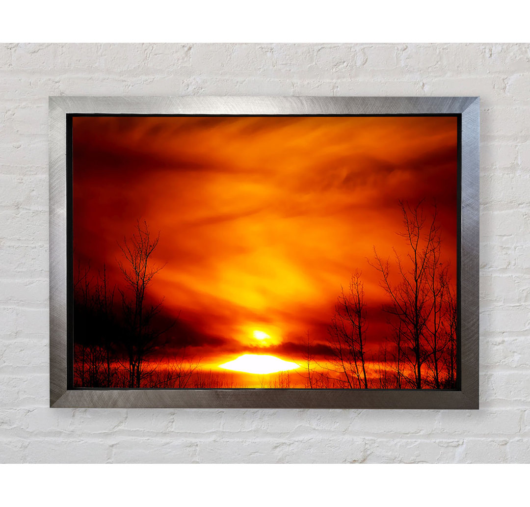 Orange Sunblaze Through The Misty Sky - Einzelne Bilderrahmen Kunstdrucke