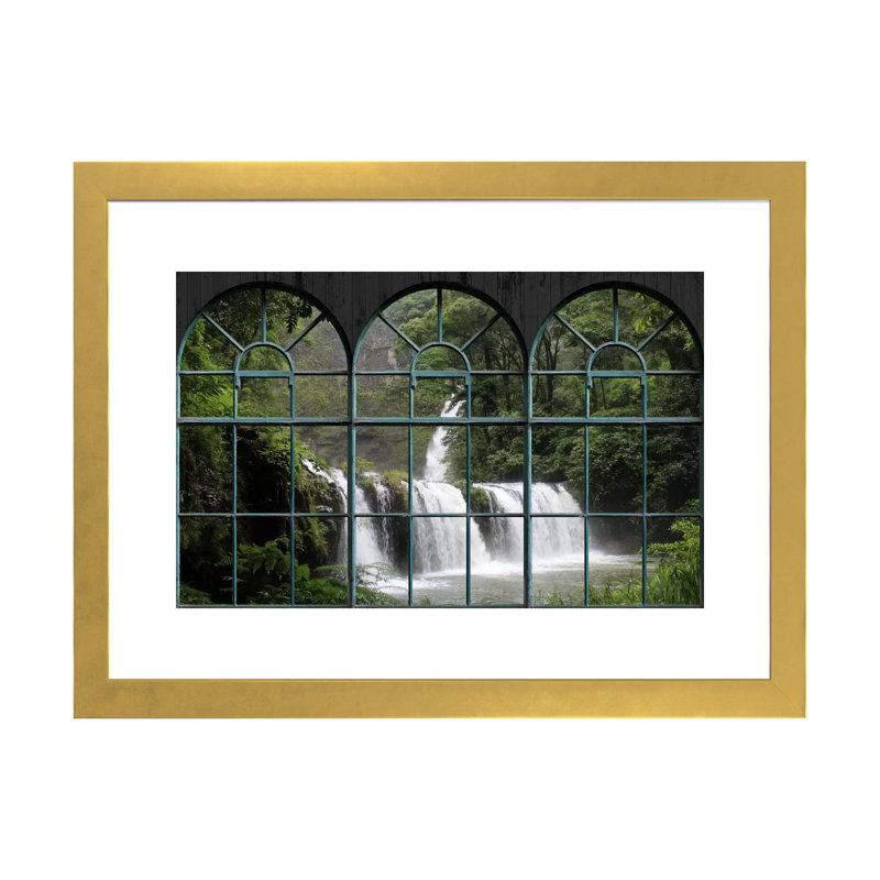 Vue de la fenêtre de la cascade - reproduction de photo, H 16 po x l 24 po x P 1 po, Papier encadré doré