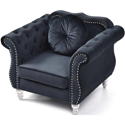 Chaise avec accoudoirs évasée noire pour terrasse - H 34 po x l 39 po x P 35 po. Revêtement en velours transitionnel de style chic. Assemblage facile. Profondeur du siège de 22 po pour l'assemblage.