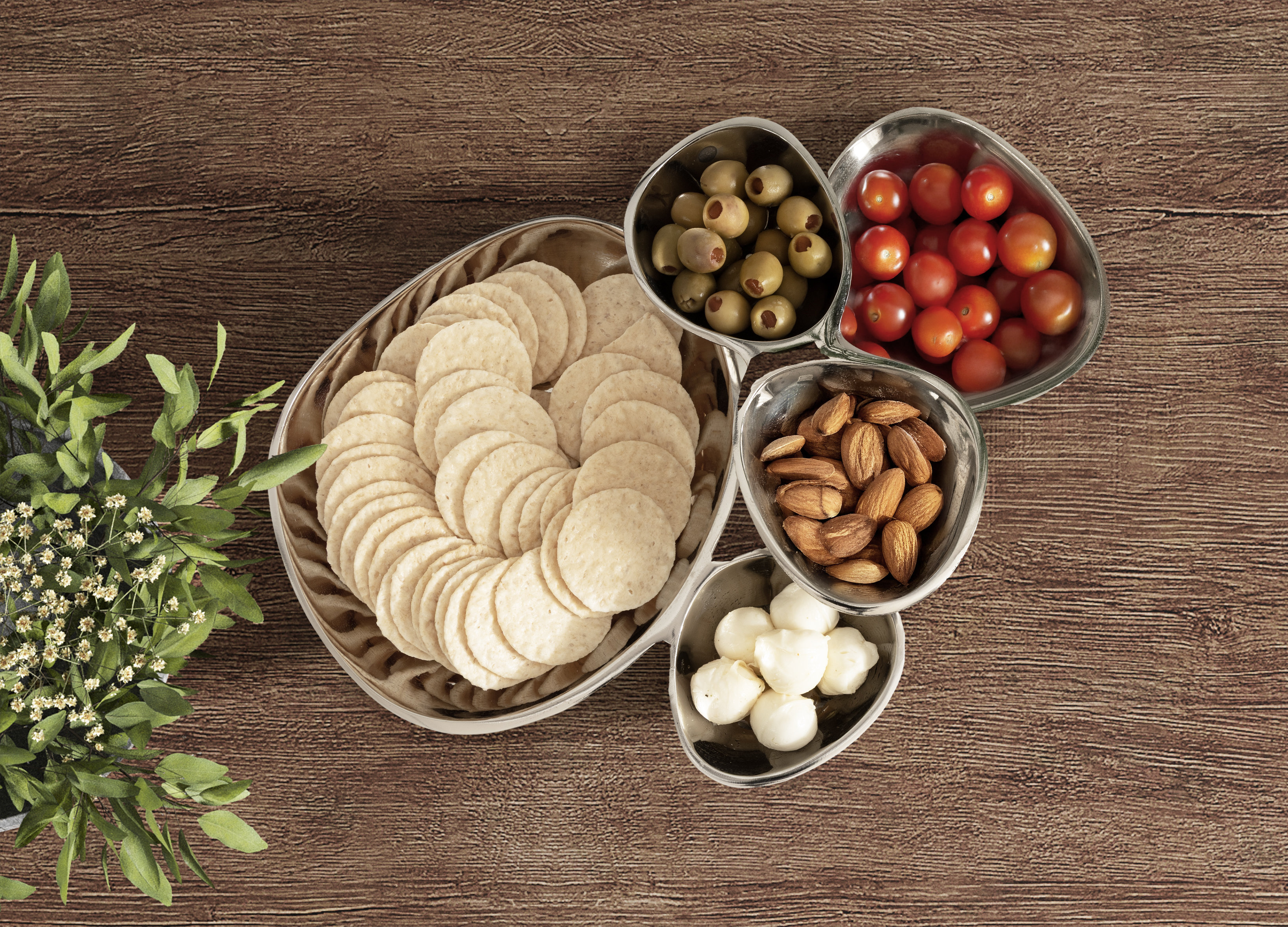 Everly Quinn Cluso Cast Aluminum Cluster Tray