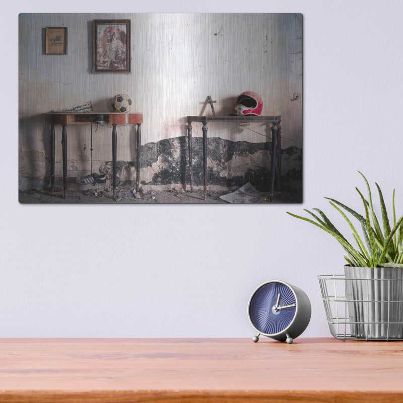 Art mural en métal luxueux, "objets oubliés" par Roman Robroek, H 12 po x l 16 po