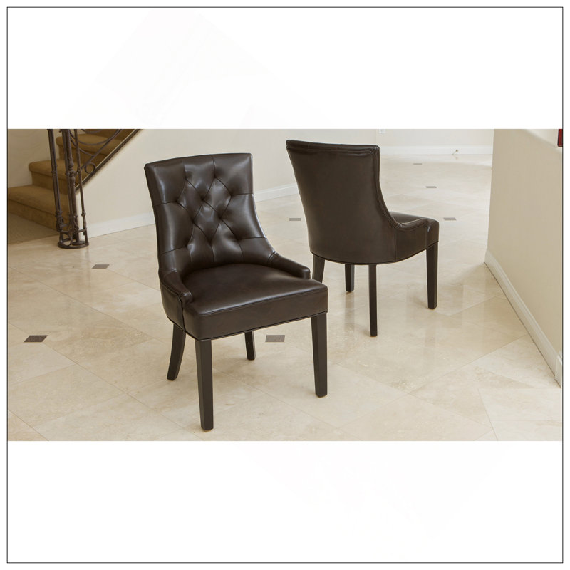 CHAISE DE CHASSEUR CHINEY - KD, design contemporain avec coutures en losange touffetées et accoudoirs inclinés pour plus de confort et de style