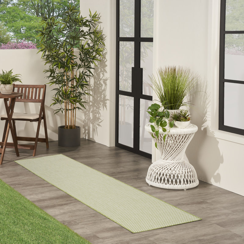 Tapis intérieur / extérieur vert Mccune, Tapis de couloir 2 pi x 6 pi
