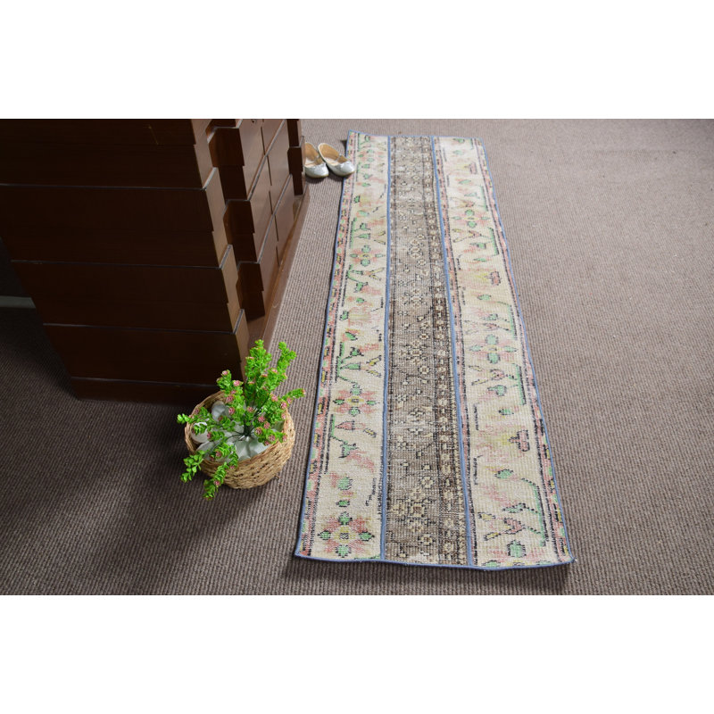Tapis de style rétro turc Oushak dans des tons beiges offrant un design floral rustique pour la décoration intérieure