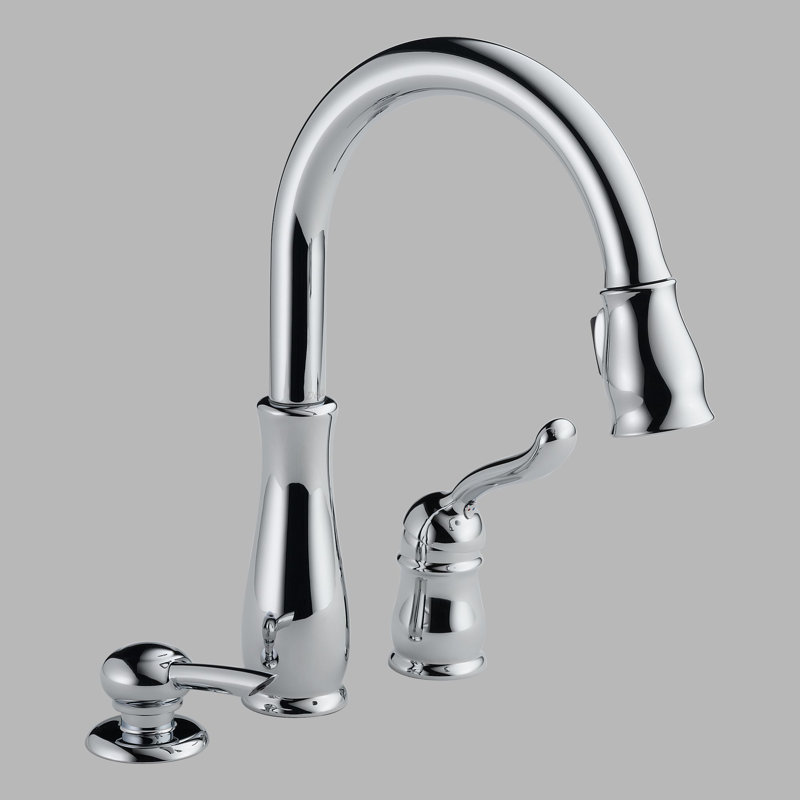 Robinet de cuisine à poignée simple Leland avec station d'accueil MagnaTite® et technologie Diamond Seal